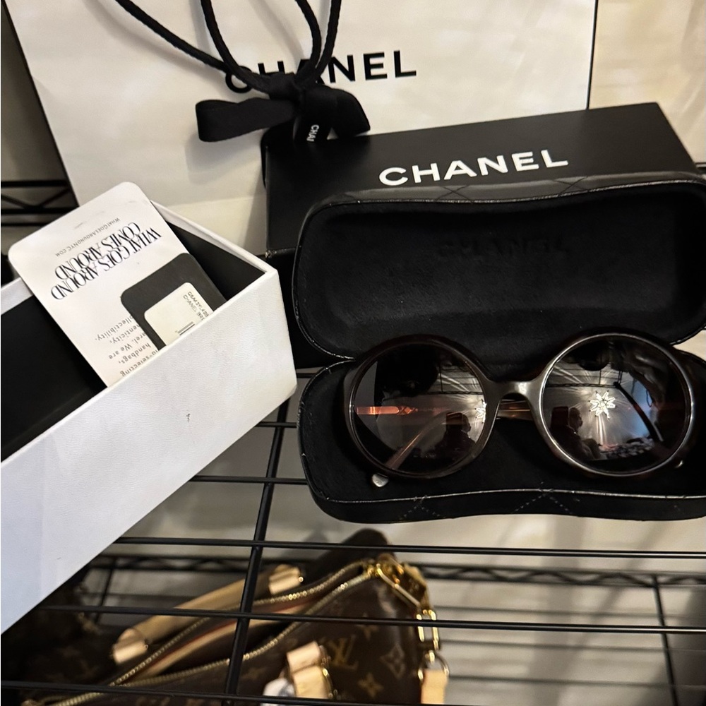 CHANEL dark brown round vintage sunglasses